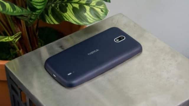  સ્પેસિફિકેશન્સની વાત કરીએ તો Nokia 1માં 4.5 ઈંચની FWVGA સ્ક્રીન આપેલી છે. અને તેમાં 1.1 GHz ક્વોડ કોર મીડિયાટેક MT6737M પ્રોસેસર આપ્યું છે. તેમાં 1GB રેમ સાથે 8GB ઈન્ટરનલ મેમરી છે. માઈક્રો એસડી કાર્ડ દ્વારા સ્ટોરેજને 128GB સુધી વધારી શકાય છે.