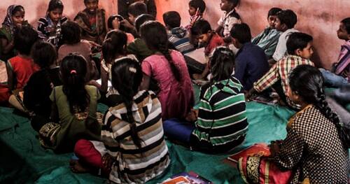 રાજ્યમાં ગુજરાતી ભાષાને ફરજિયાત કરવામાં આવી છે. ગુજરાતી ભાષાનો લોપ થઈ રહ્યો હોવાની કાગારોળ અને વાલીઓનો પોતાના સંતાનોને ઈંગ્લિશ મીડિયમમાં ભણાવવાના ક્રેઝને પરિણામે, ગુજરાતી ભાષા પ્રત્યે ગુજરાતમાં જ ઓરમાયું વર્તન થતું હોવાની ફરિયાદ વચ્ચે સરકારે હવે ગુજરાતી ભાષાને ફરજિયાત કરી દીધી છે. આ અંગે ટૂંક સમયમાં જ ગૃહમાં જાહેરાત કરવામાં આવશે. માત્ર એટલું જ નહીં આગામી સત્રથી તેનો અમલ પણ શરૂ કરવામાં આવશે.