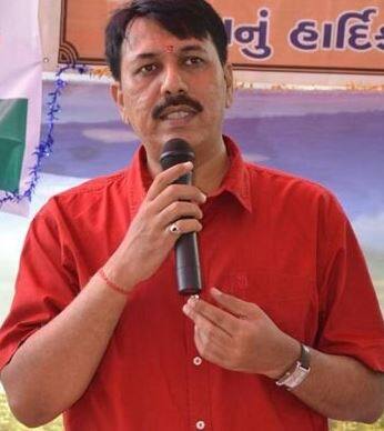 અમદાવાદઃ ગુજરાતના રાજકારણમાં ખળભળાટ મચાવે તેવી એક ઘટનામાં ગુજરાત પ્રદેશ કોંગ્રેસ પ્રમુખપદેથી આખરે ભરતસિંહ સોલંકીની વિદાય થઈ ગઈ છે. ભરતસિંહ સોલંકીના સ્થાને કોંગ્રેસના રાષ્ટ્રીય પ્રમુખ રાહુલ ગાંધીએ યુવા નેતા અમિત ચાવડાને ગુજરાત પ્રદેશ કોંગ્રેસ પ્રમુખપદે નિમ્યા છે.