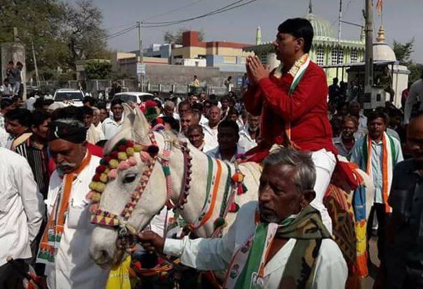 ભરતસિંહ સોલંકીએ ગુજરાત કોંગ્રેસ પ્રદેશ પ્રમુખપદેથી રાજીનામું આપ્યું હોવાની વાત છેલ્લા કેટલાક જોરશોરથી ચાલી રહી છે અને આ મામલે ગુજરાત પ્રદેશ કોંગ્રેસ પ્રભારી અશોક ગેહલોતે સોલંકીનો ખુલાસો માંગ્યો હોવાની ચર્ચા પણ ચાલી હતી. આ ચર્ચા વચ્ચે ભરતસિંહ સોલંકીએ પોતાનો વિદેશ પ્રવાસ રદ્દ કર્યો હતો.