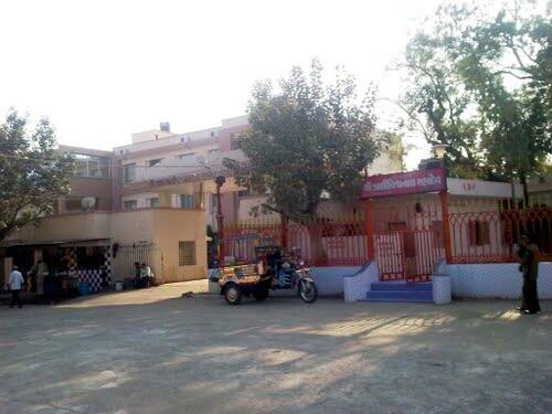 કૂવામાંથી અજાણી મહિલાનો મૃતદેહ હત્‍યા કરાયેલી હાલતમાં મળી આવતા ચકચાર જાગી છે. હત્‍યાના કારણ અંગે તેમજ ઓળખ મેળવવા માટે પોલીસે તપાસના ચક્રો ગતિમાન કર્યા છે. (તસવીર પ્રતીકાત્મક છે)