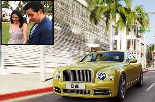 આકાશ રિલાયન્સ જીયોના બોર્ડ ઓફ ડાયરેક્ટર છે. રિલાયન્સ જીયોનો આઈડિયા મુકેશ અંબાણીને પોતાના પુત્ર અને પુત્રી પાસેથી લીધો હતો, આ માટે તેમણે જીયોનો બિઝનેસ પોતાના પુત્ર અને પુત્રીને સોંપી દીધો છે. 