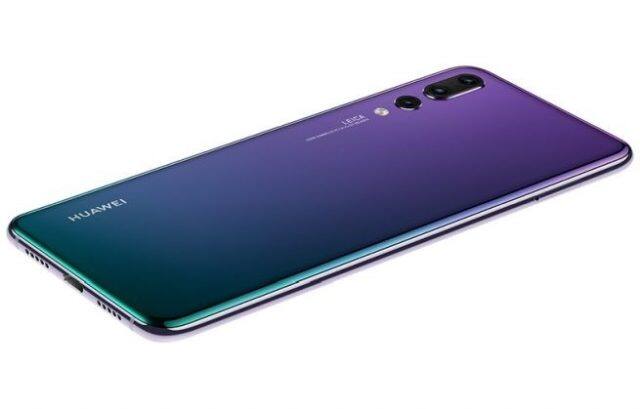  P20 અને P20 Pro ડ્યુઅલ સિમ સ્માર્ટફોન્સ છે અને તે એન્ડ્રોઈડ 8.1 ઓરિયો આધારિત EMUI 8.1 પર ચાલે છે. ફોનમાં Google ARCore અને કસ્ટમાઈઝ્ડ Google Assistant મળે છે. બન્ને સ્માર્ટફોન્સમાં ઓક્ટા-કોર વાવે હાઈસિલિકોન કિરિન 970 પ્રોસેસર છે. P20માં 4GB RAM છે જ્યારે P20 પ્રોમાં 6GB રેમ આપવામાં આવી છે. બન્ને સ્માર્ટફોનમાં 128GB ઈનબિલ્ટ સ્ટોરેજ મળે છે. બન્ને ફોન્સમાં 360 ડિગ્રી ફેસ અનલૉક ફીચર છે જેનાથી 0.6 સેકન્ડમાં સ્માર્ટફોનને અનલોક કરવાનો દાવો કરવામાં આવ્યો છે.