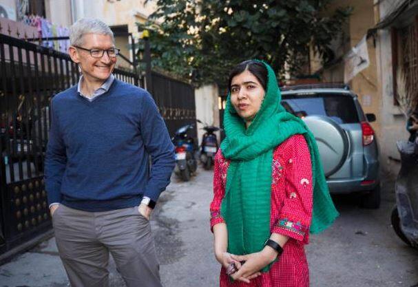 મલાલા 17 વર્ષની ઉંમરમાં નોબલ પુરસ્કાર મેળવનારી સૌથી યુવા એવોર્ડ વિજેતા છે.