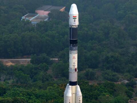 ઇસરો આજે લૉન્ચ કરશે GSAT-6A સેટેલાઇટ, મોબાઇલ કૉમ્યુનિકેશનને મળશે મદદ ઇસરો આજે લૉન્ચ કરશે GSAT-6A સેટેલાઇટ, મોબાઇલ કૉમ્યુનિકેશનને મળશે મદદ