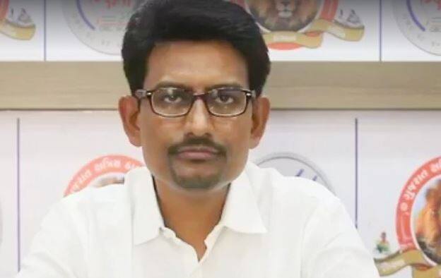 જોકે ઠાકોરે જણાવ્યું કે, મારી નારાજગીની ચર્ચા એ ચોક્કસ તત્ત્વો દ્વારા ફેલાવાઈ રહેલી અફવા માત્ર છે. કારણ કે હું અને અમિત ચાવડા અંગત મિત્રો છીએ અને મંગળવારે રાત્રે દિલ્હીથી પરત આવ્યા બાદ મેં અને અમિત ચાવડાએ મોડી રાત્રી સુધી સાથે બેસીને આગામી દિવસોમાં સંગઠનલક્ષી ભવિષ્યની રણનીતિની ચર્ચા કરી હતી.