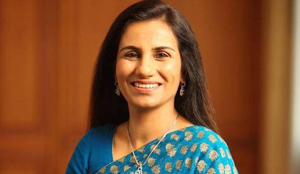 ઈન્ડિયન એક્સપ્રેસના અહેવાલ મુજબ ડિસેમ્બર 2008માં વીડિયોકોન ગ્રુપના માલિકા વેણુગોપાલ ધૂતે આઈસીઆઈસીઆઈ બેંકના સીઈઓ અને એમડી ચંદા કોચરના પતિ દીપક કોચર તથા તેના બે સંબંધીઓ સાથે મળી એક કંપની બનાવી હતી. બાદમાં આ કંપનીને 64 કરોડની લોન આપવામાં આવી હતી. લોન આપનારી કંપની વેણુગોપાલ ધૂતની હતી