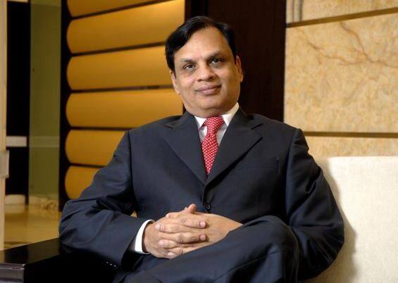 . બાદમાં આ કંપનીનો માલિકી હક માત્ર 9 લાખ રૂપિયામાં ચંદા કોચરના પતિ દીપક કોચરના ટ્રસ્ટને સોંપી દેવાયો હતો. ચોંકાવનારી વાત એ હતી કે વેણુગોપલના વીડિયોકોન ગ્રુપને આઈસીઆઈસીઆઈ બેંકની 3250 કરોડ રૂપિયાની લોન મળ્યાના 6 મહિના બાદ દીપક કોચરને ટ્રાન્સફર કરી હતી.