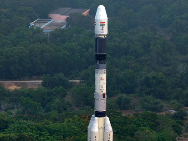 આ સેટેલાઇટની લાઇફ 10 વર્ષની હશે, આ સેટેલાઇટની સૌથી મોટી ખાસિયત એ છે કે, મલ્ટી બીમ કવરેજ સુવિધા છે. આની મદદથી ભારતને નેટવર્ક મેનેજમેન્ટ ટેકનિકમાં મદદ મળશે. એટલું જ નહીં આમાં એસ-બેન્ડ કૉમ્યુનિકેશન લિંક માટે 6 મીટર વ્યાસ વાળું એક એન્ટેના પણ છે. 