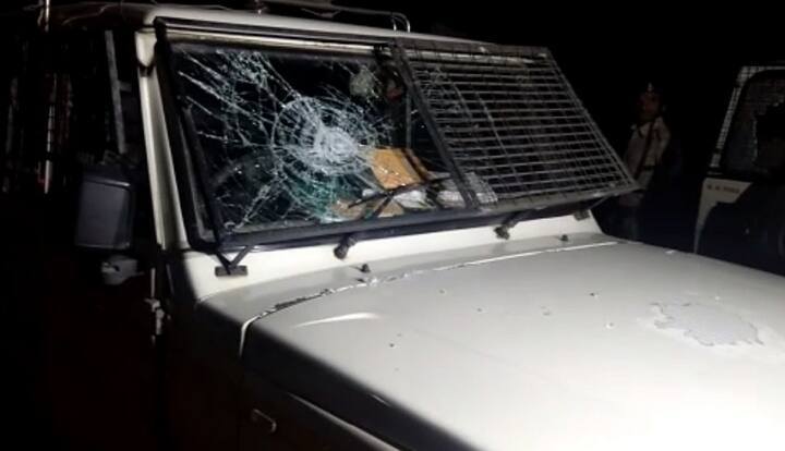  200 પોલીસકર્મી સાથે ગણપતપુરામાં પોલીસે કોમ્બિંગ શરૂ કર્યુ છે. ગામ પોલીસ છાવણીમાં ફેરવાઇ ગયુ છે. તાલુકા પોલીસે આ મામલે ગુનો નોંધીને આગળની કાર્યવાહી હાથ ધરી છે.