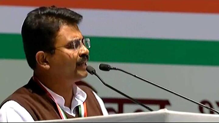  2007માં સદસ્ય જિલ્લા પરિષદ હિંગોલીના રૂપમાં જીત્યા હતાં. 8885 મતોમાંથી 6361 મતો મેળવ્યા હતાં. આ કાર્યકાળ દરમિયાન કૃષિ, પશુપાલન અને દૂધ વિકાસ સમિતિના અધ્યક્ષ બનીને ‘કૃષ્ણાત્ન’ પુરસ્કાર શરૂ કર્યો હતો. 
