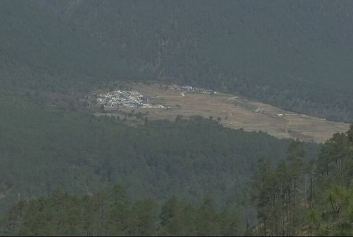 આ અગાઉ પણ જાન્યુઆરીમાં ચીને રસ્તા બનાવવાનો પ્રયાસ કર્યો હતો. ત્યારે સડક બિલ્ડિંગ નિર્માણ ટીમ અરુણાચલના ઉપરી ભાગ સિયાંગમાં લગભગ એક કિલોમીટર અંદર ઘુસી આવી હતી. જો કે ભારતીય સેનાના વિરોધ બાદ આ ટીમ પાછી જતી રહી હતી.