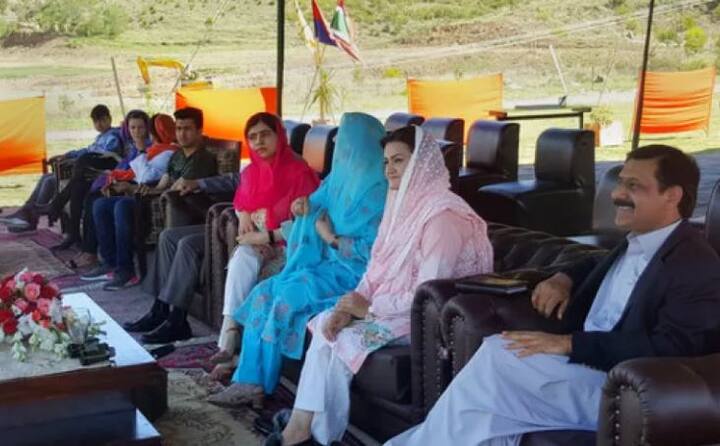  મલાલાએ છોકરીઓને શિક્ષા માટે પોતાનું અભિયાન 11 વર્ષીની ઉંમરે શરૂ કર્યું હતું. મલાલાએ તાલિબાના સ્કૂલ ન જવાના ફરમાન છતાં છોકરીઓને શિક્ષણ માટે પ્રેરિત કરવાનું અભિયાન ચાલુ રાખ્યું. આતંકીઓએ ઓક્ટોબર 2012માં સ્કૂલથી પરત ફરતી વખતે મલાલા પર હુમલો કર્યો હતો. મલાલા હાલમાં લંડનમા અભ્યાસ કરી કરી રહી છે. 