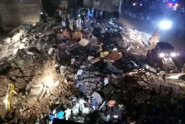 ઘટનાની જાણ થતા તાત્કાલીક ધોરણે પોલીસ અને પ્રશાસનના ટોચના અધિકારીઓ સહિત ચાર એમ્બ્યુલન્સ અને ફાયરબ્રિગેડની ટીમ સ્થળ પર પહોંચી ગઇ હતી. ઇજાગ્રસ્તોને સારવાર માટે હોસ્પિટલ ખસેડવામાં આવ્યા છે. ભાજપના વરિષ્ઠ નેતા કૈલાશ વિજયવર્ગીય પણ ઘટના સ્થળે પહોંચ્યા હતા અને કહ્યું કે આ મામલે તપાસ કરવામાં આવશે.