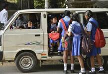 અમદાવાદ: સ્કુલવાનનો ડ્રાઈવર વિદ્યાર્થિનીના ગુપ્ત ભાગે અડપલાં કરીને આનંદ માણતો હતો પછી શું થયું, જાણો વિગત