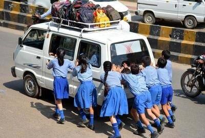 તેણે તેની માતાને જણાવ્યું હતું કે, અફજલ દીવાળી પછી મારી અને પડોશીની દીકરીને સુમસામ ઝાડીઓમાં લઈ જઈને મરજી વિરુદ્ધ અશ્લીલ હરકતો સ્કુલવાનમાં જ કરતો હોવાની વાત કરી હતી. આ અંગે પુત્રીની માતાએ તેમના પતિને આ અંગે વાત કરી હતી. 