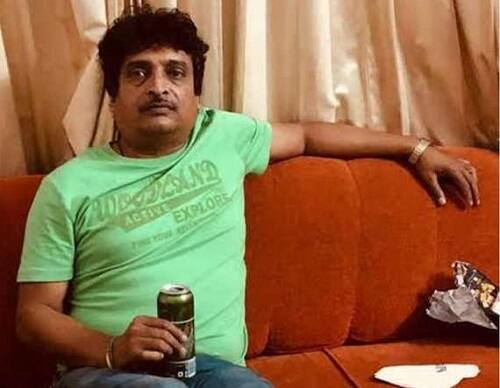 જોકે, અજય અને ધીરૂ પટેલ પોતાના બચાવમાં સામેની સાઈડે આવેલા વિશાલ બારમાં પહોંચી ગયા હતા. જ્યાં હુમલાખોરોએ આધુનિક લોડેડ ગનથી આડેધડ 15થી 20 રાઉન્ડ ફાયર કર્યા હતા. જેમાં અજય માંજરા અને ધીરૂ પટેલનું ઘટના સ્થળે જ મોત થયું હતું. બંને યુવકો પર હુમલો કર્યા બાદ હુમલાખોર સ્કોર્પિયો કારમાં ફરાર થઇ ગયા હતા. 