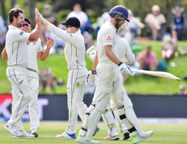 કોલિન ગ્રૈંડહોમિએ મેચમાં 72 રન બનાવ્યા તો ટિમ સાઉથીએ 50 રનનું યોગદાન આપ્યું હતું. બંને ખેલાડીઓએ આ મેચમાં ચાર-ચાર વિકેટ પણ લીધી હતી.