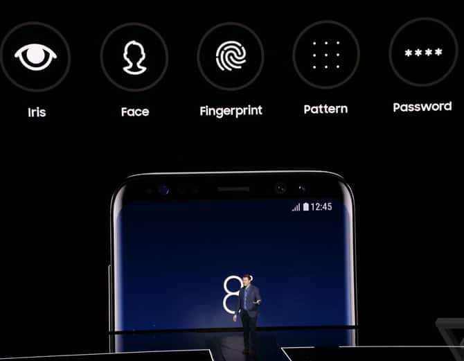 સેમસંગ ગેલેક્સી S8 અને S8+ 4G LTE, વાઈ-ફાઈ, બ્લૂટૂથ, એનએફસી, જીપીએસ અને યૂએસબી ટાઈપ-સી સપોર્ટ કરે છે. આમાં, તમામ સ્ટાન્ડર્ડ સેન્સર પણ છે. બેક સાઈડ પર ફિંગરપ્રિન્ટ સેન્સર છે. સ્માર્ટફોનમાં ફેશલ રેક્ગનાઈઝેશન અને આઈરિસ સ્કેનર પણ છે. 