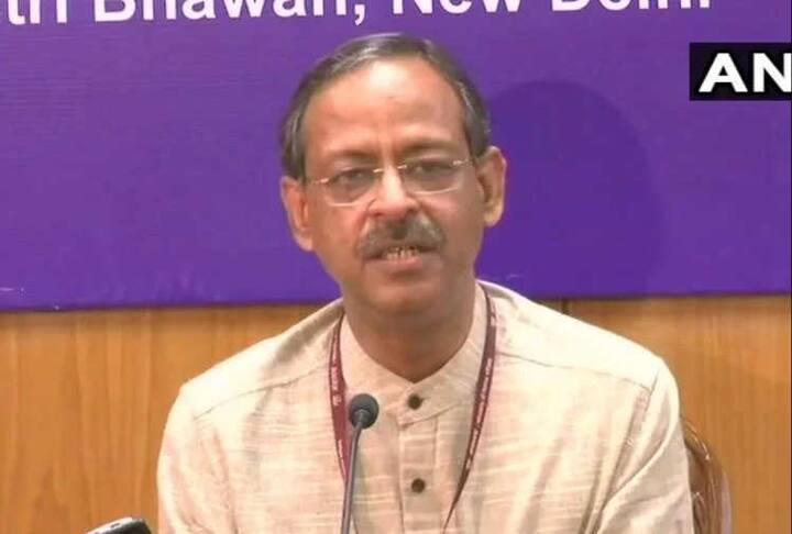 આમાં એ પણ કહેવામાં આવશે કે કયા સેન્ટરો પર અને ક્યારે પરીક્ષા લેવાશે. વળી, સોશ્યલ મીડિયા પર ચાલી એ સમાચારને પણ મંત્રાલયે ખોટા ગણાવ્યા જેમાં 10માંની ગણિતની પરીક્ષાની નવી તારીખ 30 એપ્રિલ બતાવવામાં આવી રહી હતી.