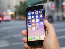 એપ્રિલમાં મોટાભાગના સ્માર્ટફોન કેમ થઇ જાય છે મોંઘા? આ છે તેનું કારણ