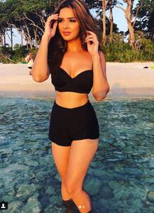 નીલ આઇલેન્ડના બીચ પર પતિ સાથે મસ્તી કરી રહી છે આ ગુજરાતી એક્ટ્રેસ, જુઓ તસવીરો