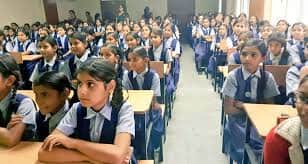  શાળાઓમાં બોર્ડ પરીક્ષા અને વાર્ષિક પરીક્ષા સાથે જ આખો મહિનો ઉત્તરવહી મૂલ્યાંકન, પરિણામોની મોસમ જોવા મળશે. શાળાઓમાં આચાર્ય, શિક્ષકો પરિણામને લઇને ભાગદોડમાં વ્યસ્ત રહેશે.