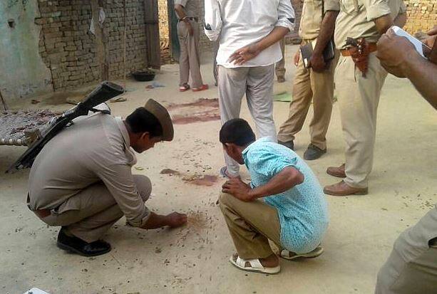 ઘટનાની માહિતી મળતાં જ પોલીસ ટીમ સ્થળ પર પહોંચી ગઈ. મૃતકની પત્નીના નિવેદનન આધારે આરોપી પુત્ર શ્યામ સામે હત્યાનો કેસ નોંધવામાં આવ્યો છે. પોલીસ આરોપીને શોધી રહી છે.