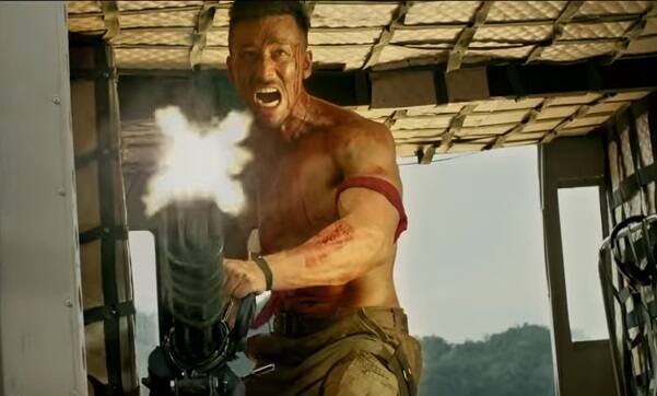  જણાવીએ કે, ફિલ્મમાં ટાઈગર રણવીર પ્રતાપ સિંહ ઉર્ફ રોનીની ભૂમિકામાં છે અને એક કમાન્ડોની ભૂમિકા ભજવી રહ્યા છે. તે નેહા (દિશા) તેની કોલેજની લવરની ભૂમિકામાં છે જેના લગ્ન કોઈ અન્ય સાથે થાય છે અને બાદમાં બન્નેની મુલાકાત ચાર વર્ષ પછી થાય છે. નેહા, રોની સમક્ષ તેની કિડનેપ થયેલી બાળકી શોધવા માટે મદદ માગે છે અને અહીંથી જ કહાની બદલાઈ જાય છે. ફિલ્મમાં દીપક ડોબરિયાલ, દિશાના પતિની ભૂમિકામાં છે.