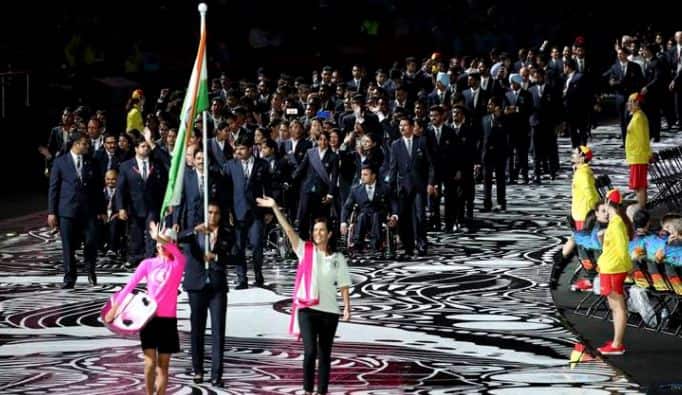  લુઈસ માર્ટિને સંબોધન કરતા કહ્યું, “રાષ્ટ્રમંડળ હવે પહેલા કરતા વધારે મહત્વ ધરાવે છે. અમે અહીં આ રમતોમાં લૈંગિક સમાનતાને વધારો આપવા માગીએ છીએ. આ રમતોમાં ખાસ વાત આ છે તેમાં પુરુષ અને મહિલાઓની પદક સ્પર્ધાઓની સંખ્યા બરાબર છે અને રાષ્ટ્રમંડળ રમતમાં આવું પ્રથમ વખત બની રહ્યું છે. આ ખેલ બધાને સાથે લાવવાનો છે.” પીટર બેટીએ કહ્યું, ‘આ એક ખૂબસૂરત દિવસ છે. આપ સૌનું ઓસ્ટ્રેલિયામાં, ક્વીંસલેન્ડ અને ગોલ્ડ કોસ્ટમાં સ્વાગત છે.’