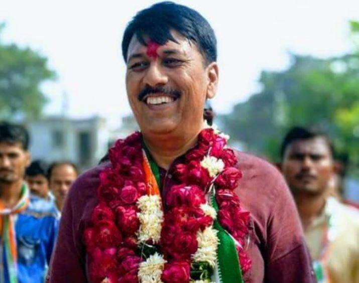 અમદાવાદ: ગુજરાત કોંગ્રેસના નવનિયુક્ત પ્રદેશ પ્રમુખ અમિત ચાવડાએ બુધવારે વિધિવત રીતે પદભાર સંભાળી લીધો હતો. બીજી તરફ નવા નિમાયેલા પ્રભારી રાજીવ સાતવ પણ સક્રિય થઈ ગયા છે. રાહુલ ગાંધીએ ગુજરાત કોંગ્રેસ માટે 5 સેક્રેટરીની નિમણૂક કરી છે.