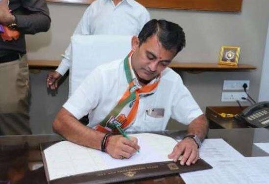 રાજીવ સાતવ નવા પ્રદેશ પ્રમુખ અમિત ચાવડાના અધ્યક્ષ સ્થાને કોંગ્રેસના પદાધિકારીઓ સાથે તબક્કાવાર બેઠકો યોજાશે. આ બેઠકમાં આ તમામ સેક્રેટરી હાજર રહેશે. આ બેઠકમાં આગામી લોકસભાની ચૂંટણીલક્ષી રણનીતિને આખરી ઓપ આપવામાં આવશે. 