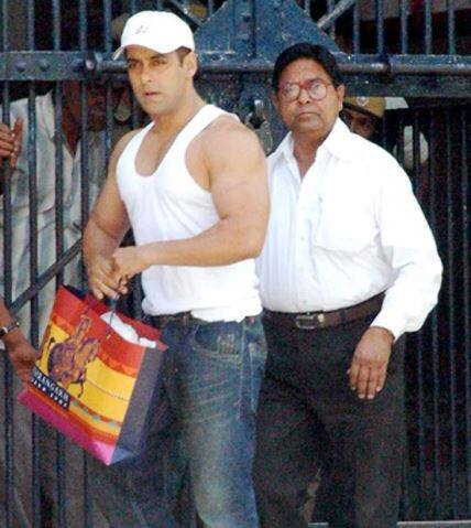 ગત વખતે સલમાનને જ્યારે સજા થઇ ત્યારે 7 દિવસ જ જેલમાં રોકાયો હતો. આ સમયે તેની ઓળખ કેદી નંબર 343 તરીકે કરવામાં આવી હતી.