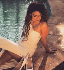 વેબ સીરીઝમાં લેસ્બિયન કીસને લઇને ચર્ચામાં આવેલી આ હૉટ ટીવી એક્ટ્રેસ હવે કરશે બૉલીવુડમાં એન્ટ્રી