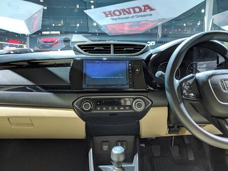  આ કારમાં ઓટો ક્લાઈમેટ કંટ્રોલ, પેસિવ કી-લેસ એન્ટ્રી, પુશ બટન એન્જીન સ્ટાર્ટ-સ્ટોપ, રિયર પાર્કિંગ સેન્સર અને રિયરવ્યૂ કેમેરા સિસ્ટમ છે. 