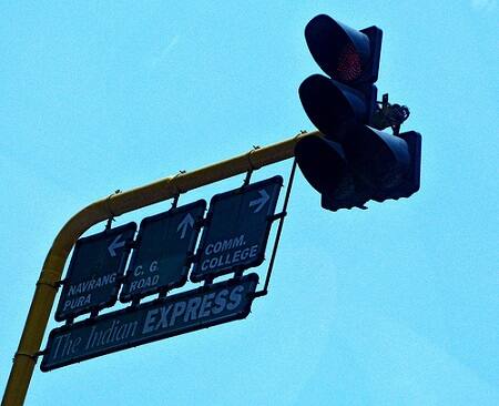 હેલ્મેટ વગર, સીટ બેલ્ટ વગર, ફેન્સી નંબર પ્લેટ રાખનારને, ટ્રાફિક સિગ્નલ ભંગ કરનારને પ્રથમ વખત રૂ. 100 દંડ વસૂલાશે, જ્યારે બીજી અને ત્રીજી વખત ભંગ કરનાર પાસેથી રૂ. 300 વસૂલાશે, ચોથી વખત નિયમ ભંગ કરનારનું લાયસન્સ રદ કરવામાં આવશે.