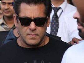 સલમાન ખાનને જોધપુરમાં કંકાણીમાં 1998માં બે કાળિયારના શિકાર કરવાના ગુનામાં સીજીએમ કોર્ટે 5 વર્ષની સજા સંભળાવી છે.