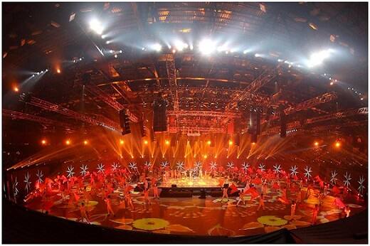 મુંબઈ: ઈન્ડિયન પ્રીમિયર લીગની ઓપનિંગ સેરેમની સાથે લોકપ્રિય ટૂર્નામેન્ટની આજથી શરૂઆત થશે. ફરી એક વખત 8 ટીમો આઈપીએલ જીતવા માટે ટકરાશે. આઈપીએલ ઓપનિંગ સેરેમનીમાં આ વખતે બે ટીમના જ કેપ્ટન જોવા મળશે, જેમની મેચ ઓપનિંગ સેરેમની બાદ યોજાશે. મુંબઈ ઈન્ડિયન્સના કેપ્ટન રોહિત શર્મા અને ચેન્નઈ સુપર કિંગના કેપ્ટન ધોની. 