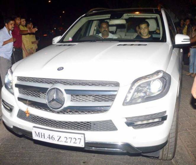 Mercedes Benz GL Class: સલમાન પાસે મર્સિડીઝની આ એસયુવી કાર પણ છે. ઘણી વખત તે આ કારને ખુદ ડ્રાઇવ કરતો જોવા મલ્યો છે. 