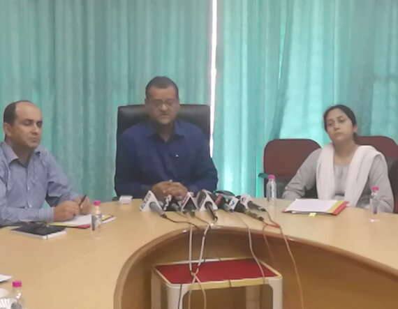 અમરેલીઃ સુરતના બિટકોઈન કૌભાંડ મામલે આજે સીઆઈડી ક્રાઇમે અમરેલીમાં દરોડા પાડ્યા હતા. સર્ચ ઓપરેશનમાં અમદાવાદ અને ગાંધીનગર પોલીસની ટીમો જોડાઈ હતી. આ અંગે આજે CID ક્રાઇમના DGP આશિષ ભાટિયાએ પ્રેસ કોન્ફરન્સ યોજી હતી.