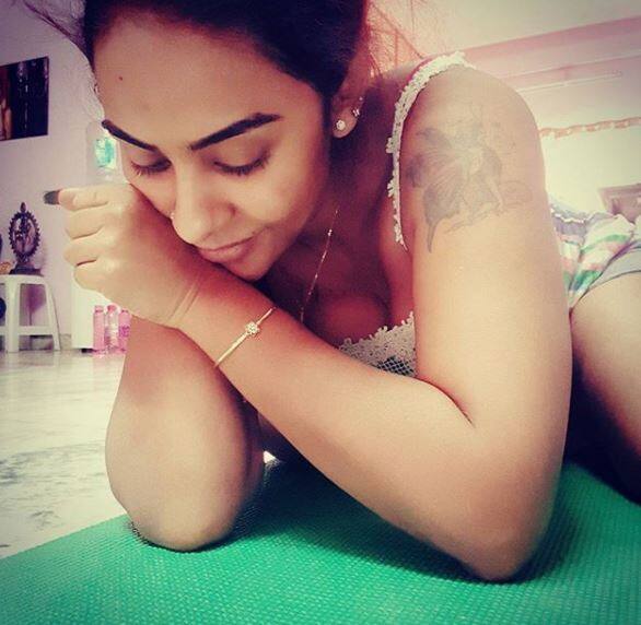 શ્રી રેડ્ડી તેના ફોટા સોશિયલ મીડિયા પર શેર કરતી રહે છે.