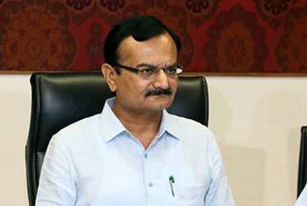 આમ પણ આ પર્વ શરૂ થાય તો એમાં ત્રણેક માસ જેટલો સમય જાય તેમ છે અને એ પછી લોકસભાની ચૂંટણીની તૈયારી માટે સમય ઓછો રહે છે, તેથી આ વખતે સંગઠન પર્વ મોકૂફ રાખવામાં આવે તેવી ચર્ચા ચાલી રહી છે. જોકે નવા પ્રદેશ પ્રમુખ પછી સંગઠન સ્તરે પણ થોડો ઘણો ફેરફાર કરવામાં આવશે તેવું સુત્રો દ્વારા જાણવા મળ્યું છે. 