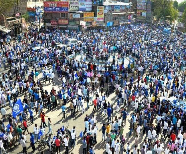 આ એલર્ટના રજૂ થયા બાદ મધ્યપ્રદેશના ભોપાલ અને સાગરમાં કલમ 144 લાગુ કરી દેવાઇ છે. વળી, ભીંડમાં ઇન્ટરનેટ સેવા પર રોક લગાવી દેવામાં આવી છે. 