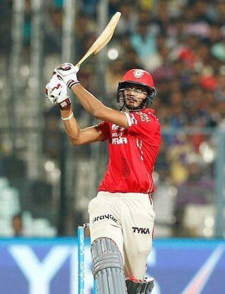 ઈન્ડિયન પ્રીમિયર લીગમાં અક્ષર કિંગ્સ ઇલેવન પંજાબના સ્થાયી સભ્યો પૈકીનો એક છે. ચાલુ વર્ષે થયેલી ઓકશનમાં અક્ષર પંજાબ વતી રિટેન કરવામાં આવેલો એકમાત્ર ખેલાડી છે.