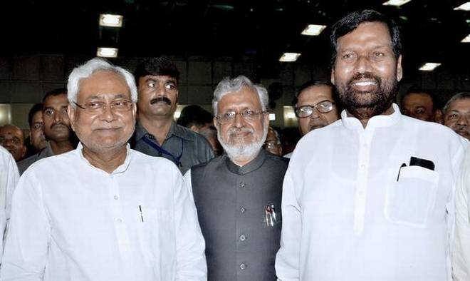 બિહારમાં તાજેતરમાં જ થયેલી સાંપ્રદાયિક હિંસાની ઘટનાઓ પર બોલતા પાસવાને આરજેડી પર હુમલો કર્યો અને કહ્યું કે, નીતિશ કુમારે મહાગઠબંધનનો સાથ છોડીને ભાજપની સાથે રાજ્યમાં સરકાર બનાવી લીધી, આનાથી નારાજ મહાગઠબંધનના લોકો રાજ્યમાં સાંપ્રદાયિક તોફાનો કરાવી રહ્યાં છે. 