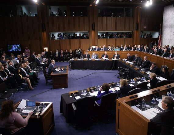 તમામ સેનેટરને 5 મિનિટ આપવામાં આવી હતી. આ સુનાવણી આશરે 5 કલાક સુધી ચાલી. આ દરમિયાન 2 બ્રેક પણ લેવામાં આવ્યા. અનેક સવાલોના જવાબ આપતી વખતે ઝકરબર્ગ ગભરાયેલા પણ જોવા મળ્યા.