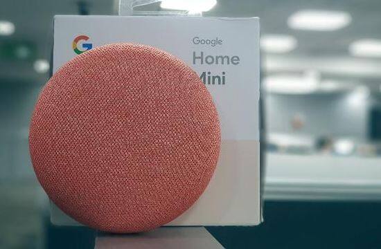 આ દરમિયાન રિલાયન્સ જિઓએ કહ્યું છે કે તે ગૂગલ જિઓ ઓફર અંતર્ગત ગ્રાહકોને 999 રૂપિયા મૂલ્યનું જિયોફોઈ ડિવાઇશ નિઃશુલ્ક આપશે. ઉપરાંત 1500 રૂપિયાની કિંમતનો 100 જીબી વધારાનો 4જી ડેટા પણ આપશે. આ માટે ગ્રાહકે પ્રથમ રિચાર્જ 149 રૂપિયાનું કરાવવાનું રહેશ અને 99 રૂપિયામાં જિયોની ફ્રી પ્રાઇમ મેમ્બરશિપ પણ લેવી પડશે.