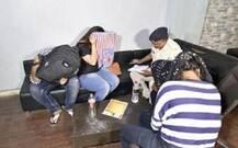 અમદાવાદ: કાફેમાં 2 યુવતી અને 10 યુવક માણી રહ્યા હતા હુક્કાની મહેફિલ અને પોલીસ ત્રાટકી, જાણો વિગત