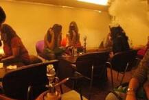 અમદાવાદ: કાફેમાં 2 યુવતી અને 10 યુવક માણી રહ્યા હતા હુક્કાની મહેફિલ અને પોલીસ ત્રાટકી, જાણો વિગત