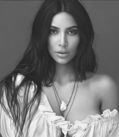 કિમ કર્દાશિયને થોડાક દિવસો પહેલા એકદમ હૉટ તસવીરો ઇન્સ્ટાગ્રામ પર શેર કરી હતી. 